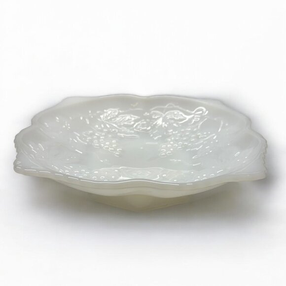 Mid-Century Milk Glass Grape Pattern 10″ Plate – Indiana Glass ‘Harvest Grape - Picture 4 of 8
